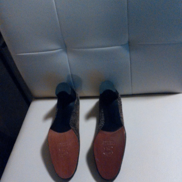 Pumps - Picture 2 of 3